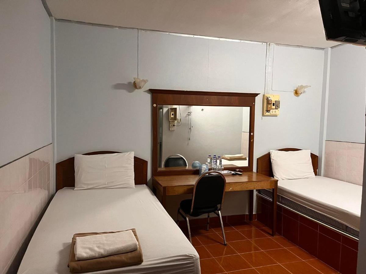 Metro Palace Satun Extérieur photo
